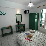 Anixis Aparthotel *